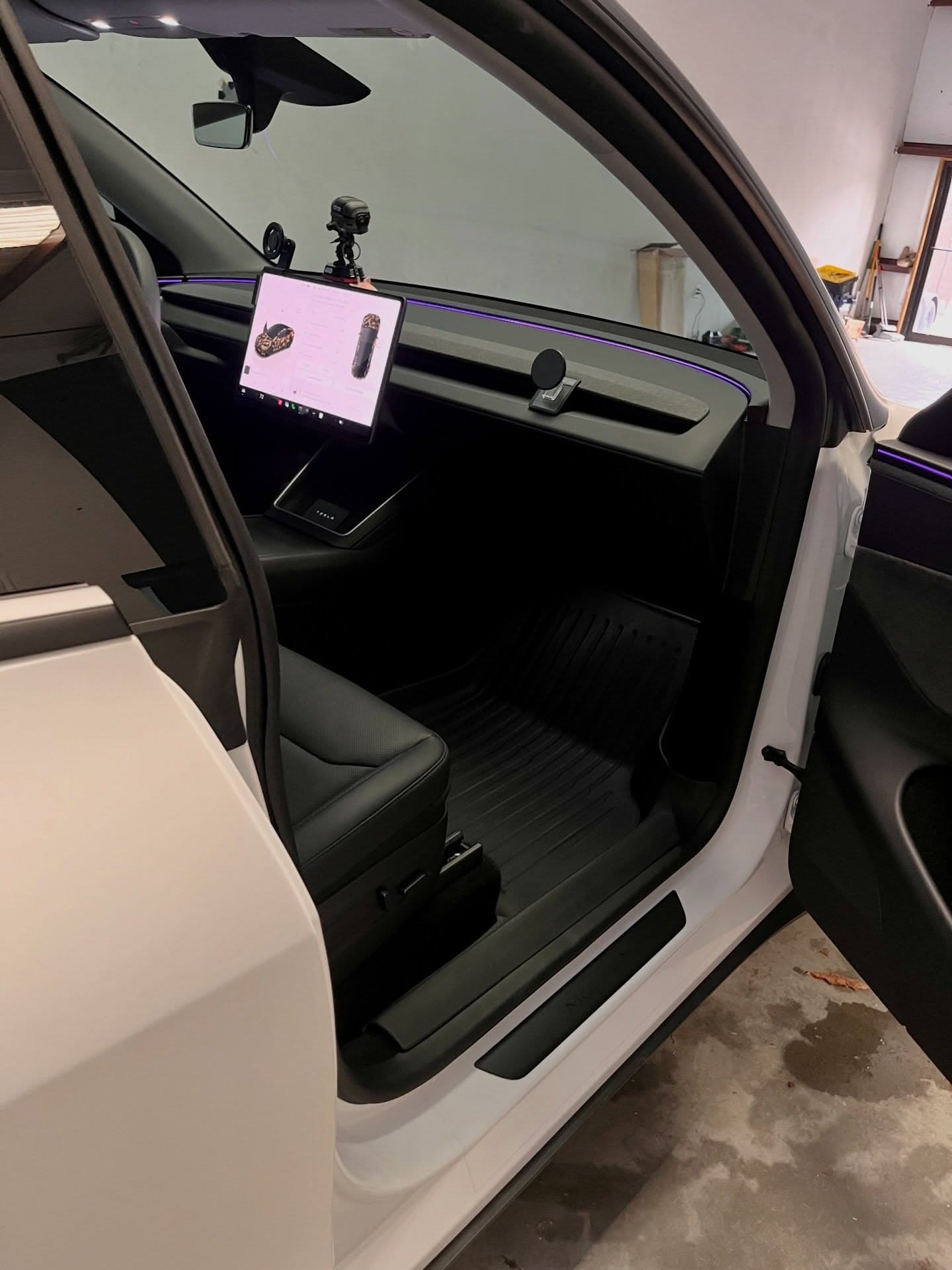 Exterior detailing on a tesla showcase, Cumming GA